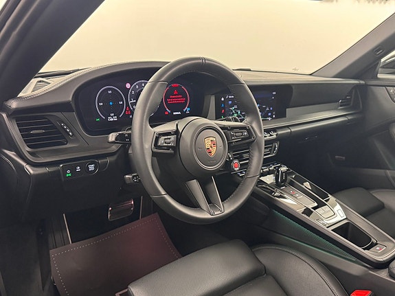 Porsche 911 Targa 4 GTS 6 of 18