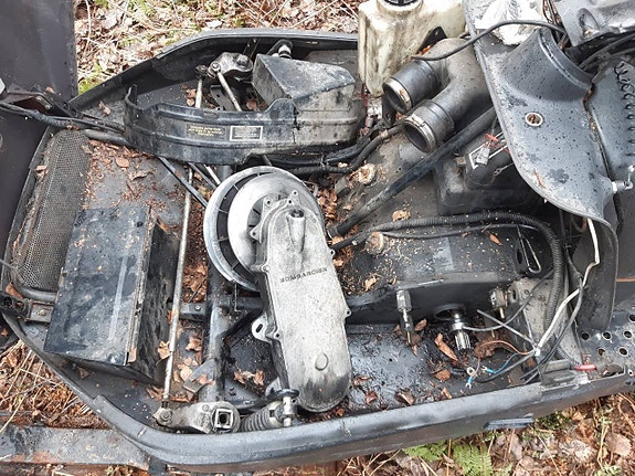 Service/Reparationer/ Försäkringsjobb Av Snöskotrar