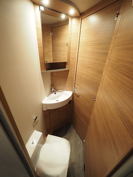 Weinsberg CaraSuite 650 MF Mässerbjudande I AUT | 3500kg | Loungepaket 17 of 21