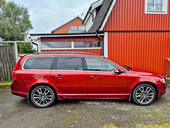 Volvo V70 3 of 9