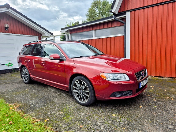 Volvo V70 2 of 9