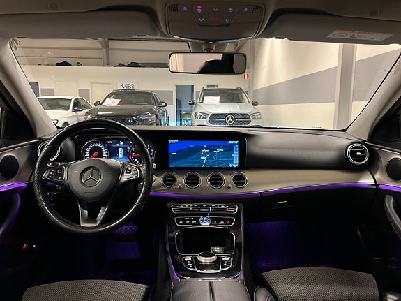 Mercedes-Benz E220 12 of 25