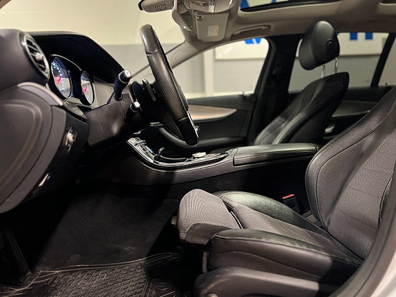 Mercedes-Benz E220 10 of 25