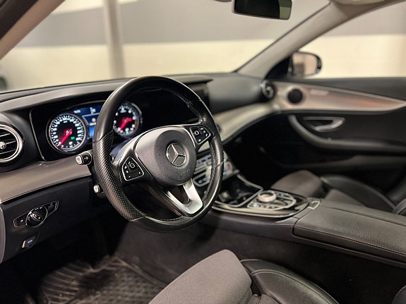 Mercedes-Benz E220 11 of 25