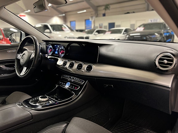 Mercedes-Benz E220 22 of 25