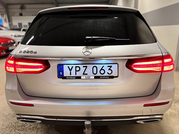Mercedes-Benz E220 5 of 25