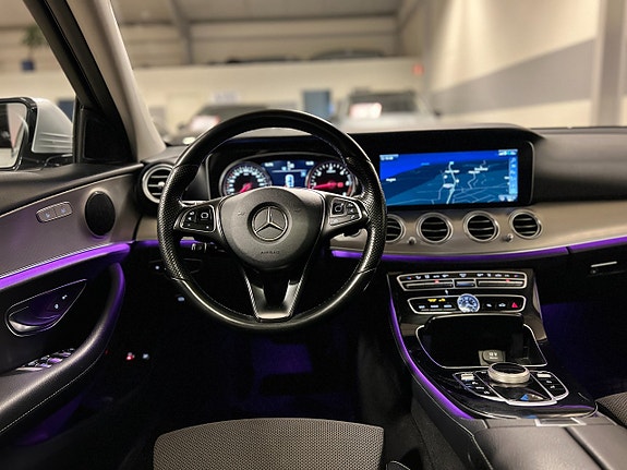 Mercedes-Benz E220 13 of 25