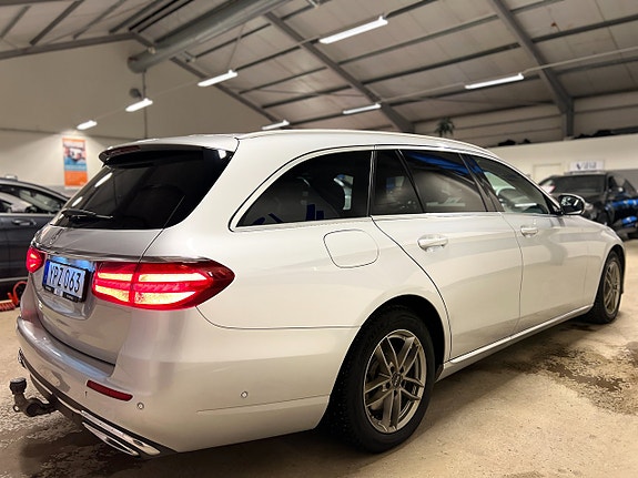 Mercedes-Benz E220 6 of 25