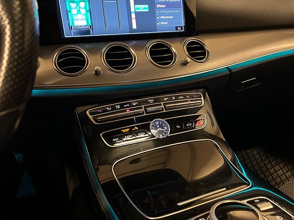 Mercedes-Benz E220 21 of 25