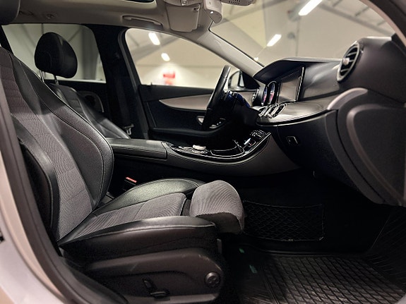 Mercedes-Benz E220 23 of 25