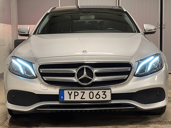 Mercedes-Benz E220 8 of 25