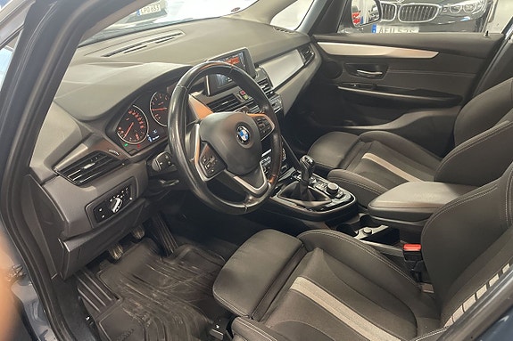 BMW 218 7 of 17