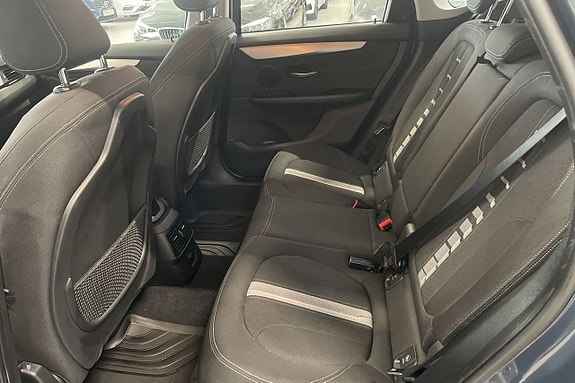 BMW 218 9 of 17
