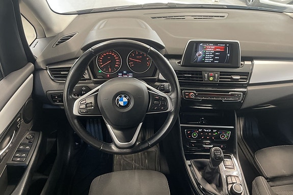 BMW 218 12 of 17