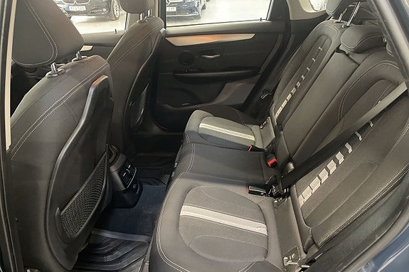 BMW 218 14 of 17