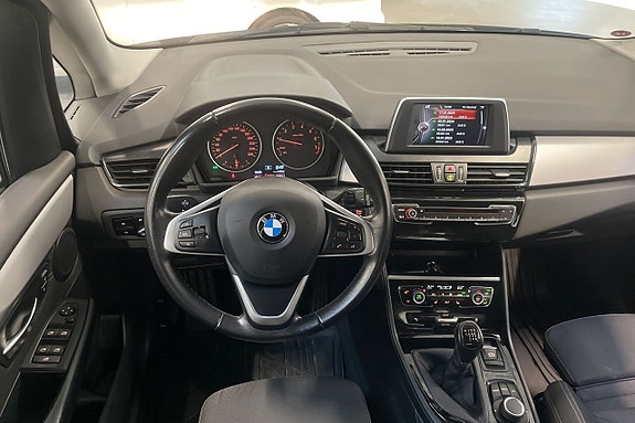BMW 218 16 of 17