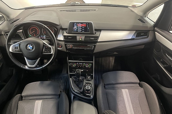BMW 218 15 of 17
