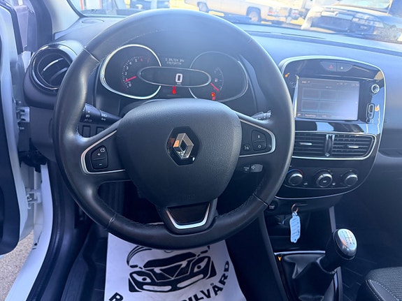 Renault Clio 21 of 23
