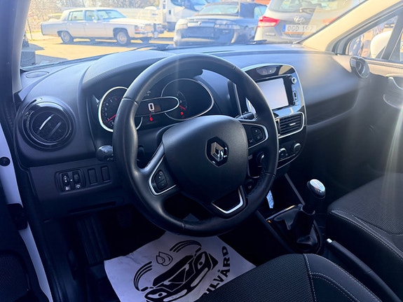 Renault Clio 17 of 23