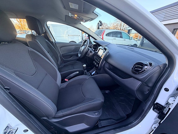 Renault Clio 12 of 23