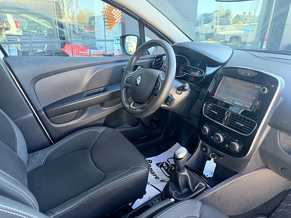 Renault Clio 18 of 23