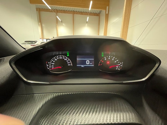 Peugeot 2008 17 of 18