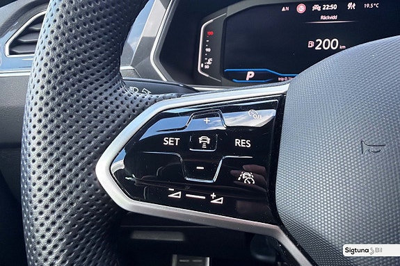 Volkswagen Tiguan 16 of 26