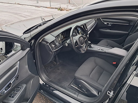 Volvo V90 2 of 7