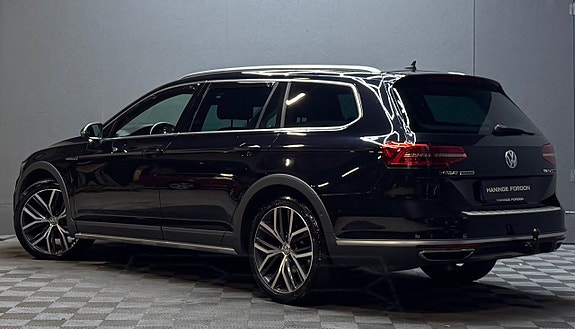 Volkswagen Passat Alltrack 3 of 5