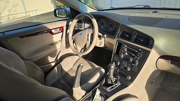 Volvo V70 3 of 5
