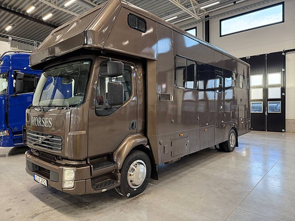 Volvo FL 240 hästlastbil byggd av Whittaker