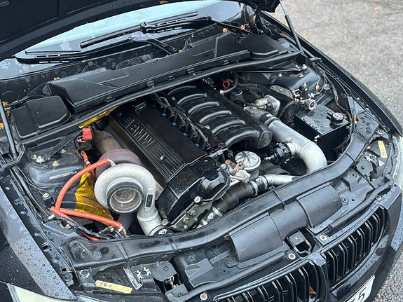 BMW 325i 2 of 4