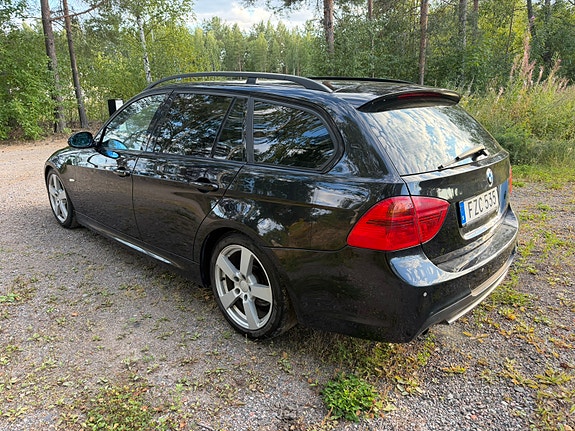 BMW 325i 3 of 4