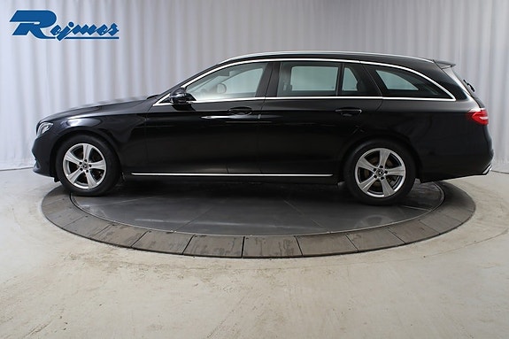 Mercedes-Benz E220 4 of 5