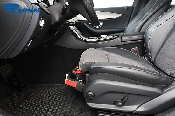 Mercedes-Benz E220 5 of 5