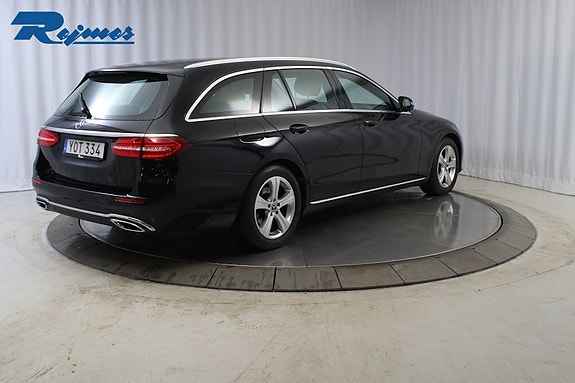 Mercedes-Benz E220 3 of 5