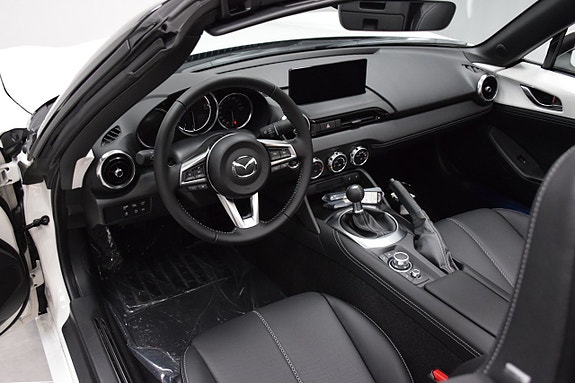 Mazda MX-5 4 of 26