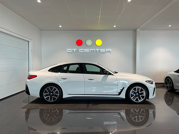 BMW i4 2 of 5