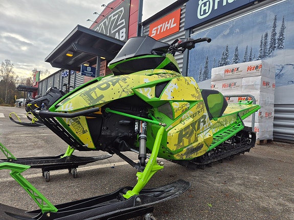 Arctic-cat M8000 HARDCORE