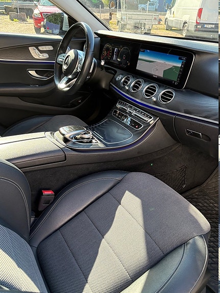 Mercedes-Benz E200 12 of 13