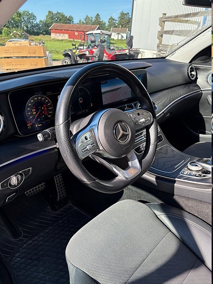 Mercedes-Benz E200 9 of 13