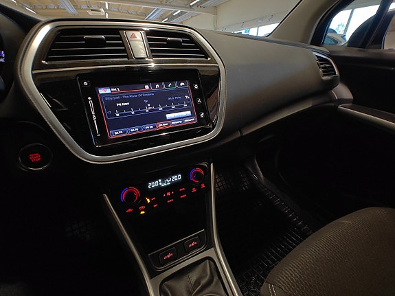 Suzuki S-Cross 9 of 16