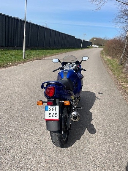 Suzuki GSX600F 2 of 5