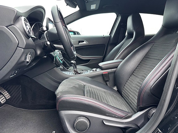 Mercedes-Benz GLA180 d 14 of 23