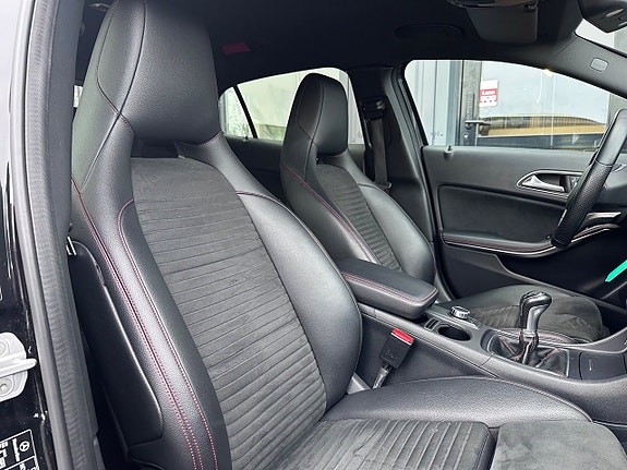 Mercedes-Benz GLA180 d 16 of 23