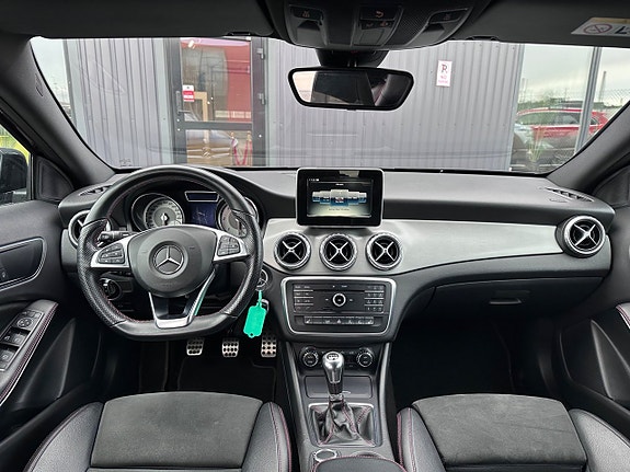 Mercedes-Benz GLA180 d 13 of 23