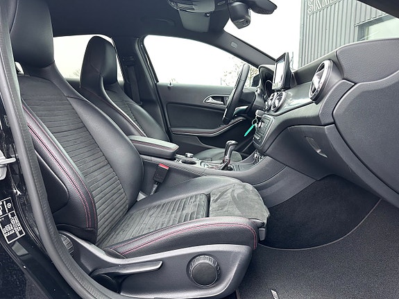 Mercedes-Benz GLA180 d 15 of 23