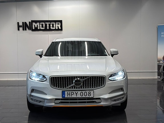 Volvo V90 Cross Country 3 of 5