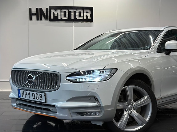 Volvo V90 Cross Country 2 of 5