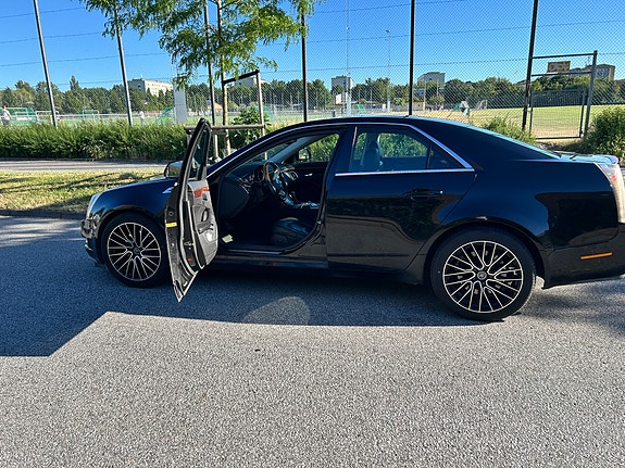 Cadillac CTS 3 of 4